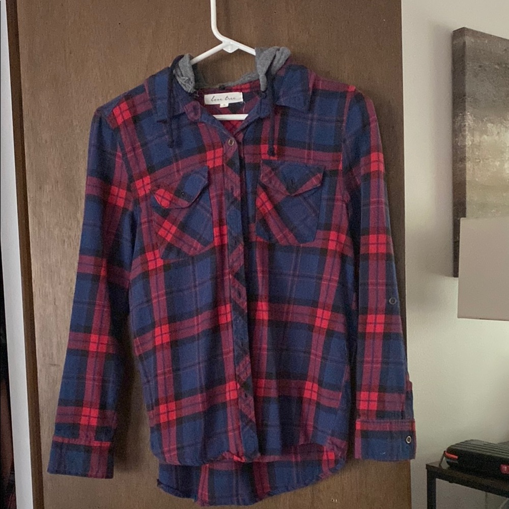Women’s medium plaid button up shirt removal hood